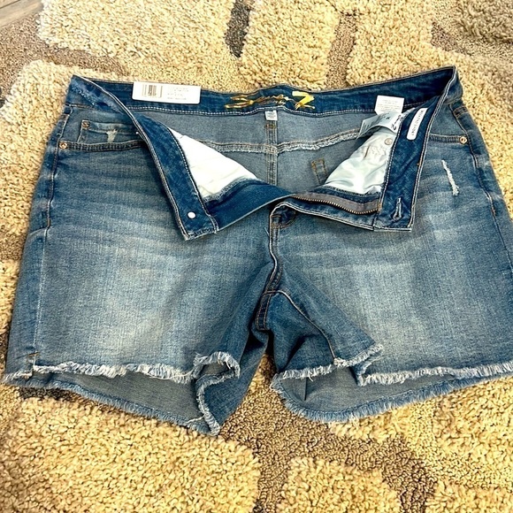 Seven7 Pants - NWT,Seven 7, Weekend Short, Frayed Hem, Sits at Waist, Comfort Stretch, 16